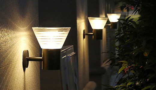 How to install the wall lamp